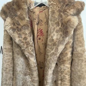 Spirit hoods snow leopard coat
